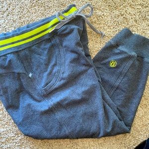 Size 8 Lululemon Capri Sweatpants In Gray